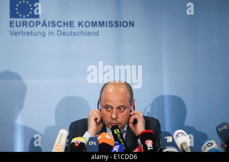 Berlin, Deutschland. 30. Mai 2014. Ukrainische Energieminister Yuri Prodan besucht eine Pressekonferenz nach einem trilateralen Gesprächen in Berlin, Deutschland, 30. Mai 2014. Vertreter aus der Europäischen Union (EU), Russland und Ukraine trafen sich hier am Freitag für eine neue Runde der trilateralen Gespräche im Rahmen eines Angebots der laufenden Gasstreit zwischen Russland und der Ukraine zu begleichen, Tage vor einem Stichtag festgelegt durch Russland, die Strömung des Gases zu schneiden, wenn Ukraine unbezahlte Rechnungen nicht bezahlt. Bildnachweis: Zhang Fan/Xinhua/Alamy Live-Nachrichten Stockfoto