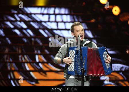 Sopot, Polen 30. Mai 2014 Enej Band spielen live auf der Bühne während des Festivals Top Trendy 2014 im Wald Opra Credit: Michal Fludra/Alamy Live News Stockfoto