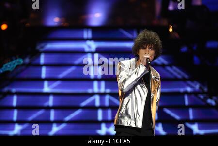 Sopot, Polen 30. Mai 2014 Dawid Podsiadlo führt live auf der Bühne, während das Top Trendy 2014-Festival im Wald Oper Credit: Michal Fludra/Alamy Live News Stockfoto