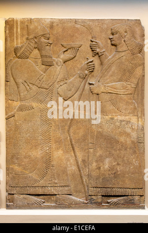 Assyrische Gerichtsszene von König Ashurnasirpal Nimrud North West Palace, British Museum, London, UK. Stockfoto