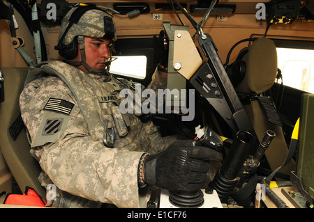 US Army Spc. Aaron Franklin, ein Kanonier mit Paktika Provincial Reconstruction Team bereitet eine gemeinsame ferngesteuert betrieben wir Stockfoto