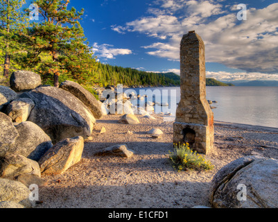 Historischen Kamin Schornstein Beach. Lake Tahoe, Nevada Stockfoto