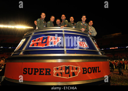 Befehl Gruppenmitglieder von 125. Fighter Wing (FW), Florida Air National Guard posieren für ein Foto auf dem Feld bei Sun Li Stockfoto