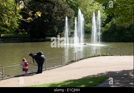 See und Brunnen, Jephson Gärten, Leamington Spa, Warwickshire, UK Stockfoto