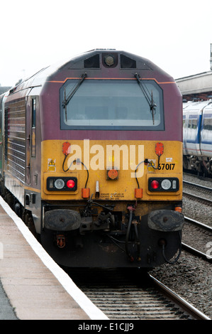 EWS-Klasse 67 Diesellok auf Chiltern Railways Mainline Train, Leamington Spa, England Stockfoto