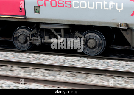 Cross Country Voyager Eisenbahnrädern bei Geschwindigkeit, Leamington Spa UK Stockfoto