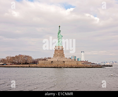 Freiheitsstatue Liberty Ellis Island Ferry von Manhatten Besucher Touristen berühmt Stockfoto
