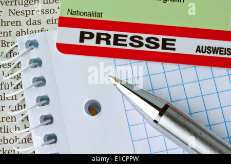 Presseausweis für Journalisten auf einer Pressekonferenz Stockfoto