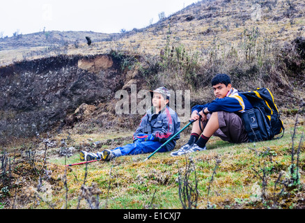 Nehmen Rest auf dem Weg, trekking nach Sandakphu, Textfreiraum Stockfoto