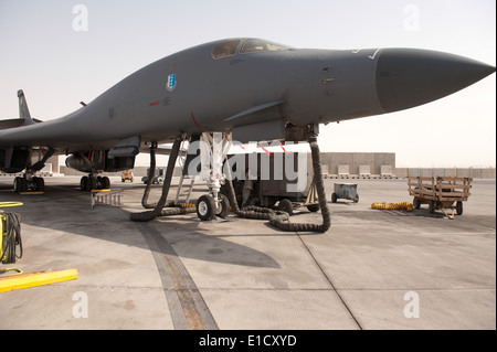 US Air Force Tech Sgt. Jesse Maddox, Metalle Technologie Floor Supervisor mit der 379th Expeditionary Wartung Geschwader, Stockfoto