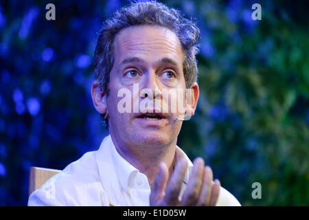 Der Hay Festival 2014. Hay on Wye, Wales, UK. 31. Mai 2014. TOM HOLLANDER (Schauspieler), wer zahlt die Rev Adam Smallbone in der hit-Komödie REV, am vorletzten Tag des Daily Telegraph Heu Literaturfestival 2014, Wales UK Credit: Keith Morris/Alamy Live-Nachrichten Stockfoto