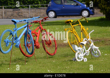 Kredit-Tcl/TK-farbige Fahrräder Markierung der Strecke den Start der Tour de France in Leeds am 5. Juli 2014: Paul Ridsdale/Alamy Live-Nachrichten Stockfoto