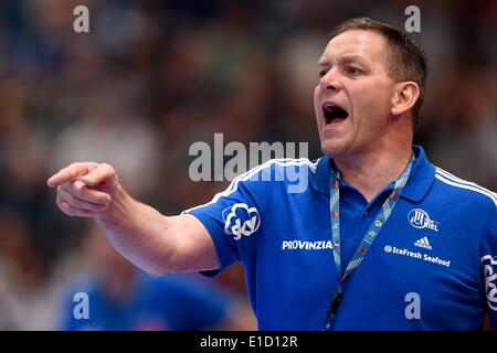 Köln, Deutschland. 31. Mai 2014. Kieler Cheftrainer Klaus Elwardt während der Handball Champions League EHF Final Four Partie zwischen MKB Veszprem und THW Kiel in der Lanxess Arena in Köln, 31. Mai 2014. Foto: MARIUS BECKER/Dpa/Alamy Live News Stockfoto