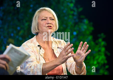 Kate Adie sprechen über das Leben der Frauen im ersten Weltkrieg bei Hay Festival 2014 © Jeff Morgan Stockfoto