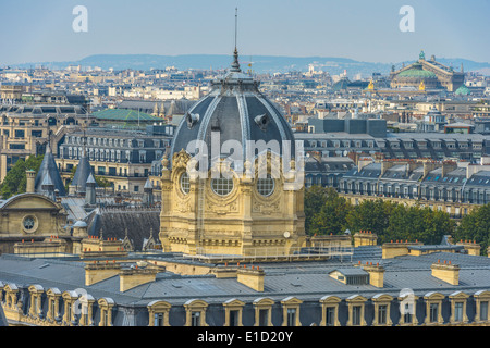 Aerial View von Paris von Notre-Dame mit Palais Garnier im Hintergrund Stockfoto