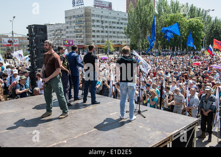 selbst ernannter Vorsitzender des Obersten Sowjet von Donezk Volksrepublik Republik Denis Pushilin während der Kundgebung am 18. Mai 2014, Donezk Stockfoto