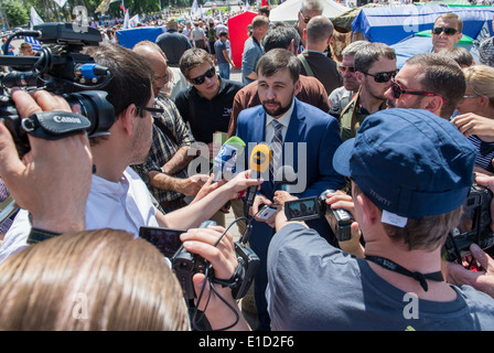 selbst ernannter Vorsitzender des Obersten Sowjet von Donezk Volksrepublik Republik Denis Pushilin während der Kundgebung am 18. Mai 2014, Donezk Stockfoto