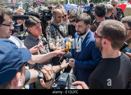 selbst ernannter Vorsitzender des Obersten Sowjet von Donezk Volksrepublik Republik Denis Pushilin während der Kundgebung am 18. Mai 2014, Donezk Stockfoto