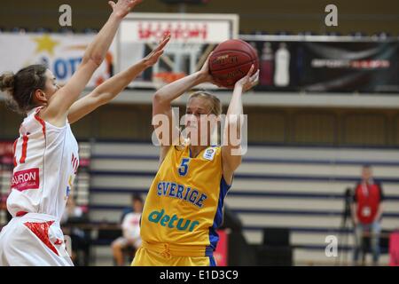 Sopot, Polen. 31. Mai 2014. Sopot, Polen 31. Mai 2014 Polen Gesichter Schweden im freundlichen Frau Basketball Spiel in 100-Lecia Sporthalle in Sopot.Malin Aasa (5) in Aktion während des Spiels © Michal Fludra/NurPhoto/ZUMAPRESS.com/Alamy Live-Nachrichten Stockfoto