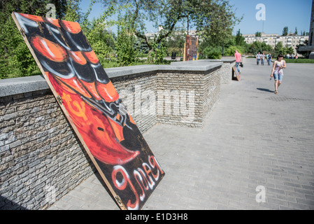Bilder vor der Gebietsverwaltung Donezk Gebäude besetzt von den Anhängern der Donezk Volksrepublik Republik Ukraine Stockfoto