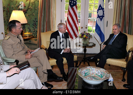 Vorsitzender der Joint Chiefs Of Staff Admiral Mike Mullen und US-Verteidigungsminister Robert M. Gates Treffen mit israelischen Prime Ministe Stockfoto