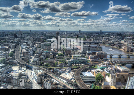 HDR-Bild von der City of London in Richtung Westminster und der Themse aus der 35. Etage des The Shard. Stockfoto