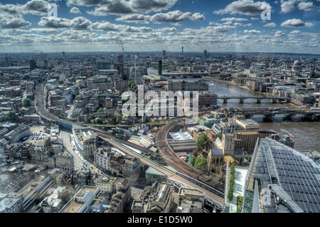 HDR-Bild von der City of London in Richtung Westminster und der Themse aus der 35. Etage des The Shard. Stockfoto