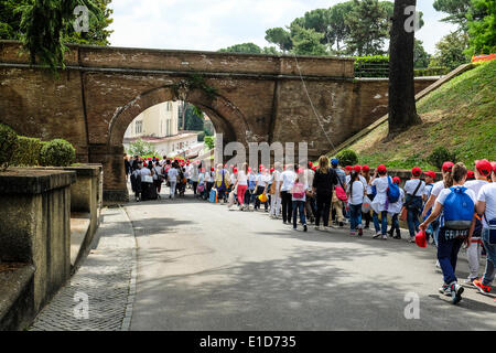 Vatikan-Stadt. 31. Mai 2014. Papst Francis treffen sich die Kinder von Neapel von den "Zug der Kinder" - Rom, Vatikan, 31 kann 2014 Credit: wirklich Easy Star/Alamy Live News Stockfoto