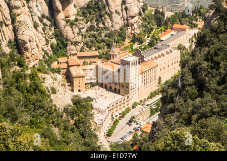 Santa Maria de Montserrat Abbey in Monistrol de Montserrat. Blick von der Seilbahn. Stockfoto