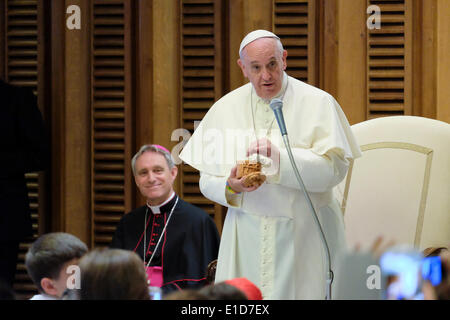 Vatikan-Stadt. 31. Mai 2014. Papst Francis treffen sich die Kinder von Neapel von den "Zug der Kinder" - Rom, Vatikan, Halle Paul VI, 31 Mai 2014 Credit: wirklich Easy Star/Alamy Live News Stockfoto