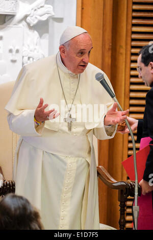 Vatikan-Stadt. 31. Mai 2014. Papst Francis treffen sich die Kinder von Neapel von den "Zug der Kinder" - Rom, Vatikan, Halle Paul VI, 31 Mai 2014 Credit: wirklich Easy Star/Alamy Live News Stockfoto