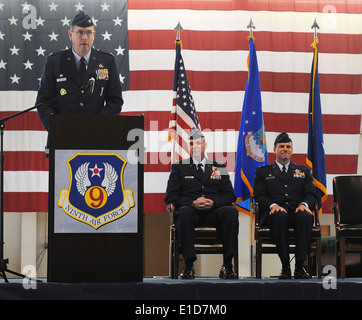 US Air Force Colonel Donald Kirkland spricht bei seiner Übernahme des Kommandos für die 633rd Air Base Wing in Langley Air Force Ba Stockfoto