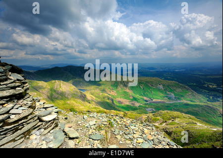 Cairn auf Coniston Greis Stockfoto