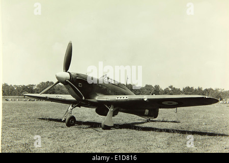 Die Hawker Hurricane war ein britisches einsitziges Kampfflugzeug, das während des Zweiten Weltkriegs häufig eingesetzt wurde und für seine Langlebigkeit und Vielseitigkeit bekannt war. Stockfoto