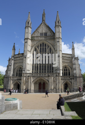 Außenansicht von Winchester Cathedral Hampshire Stockfoto