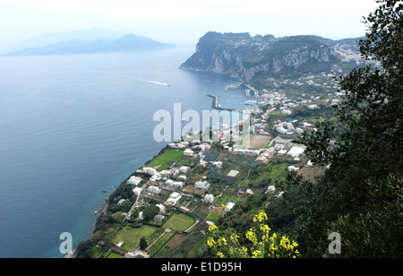 Blick auf die schöne Insel Capri Italien. Segeln von Sorrent für einen fantastischen Tag. Stockfoto