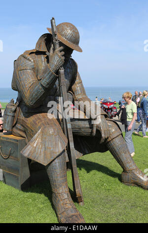 Seaham, UK. 31. Mai 2014. Neu vorgestellte Skulptur eines ersten Weltkrieg Soldaten sackte in Erschöpfung und Kriegszittern Sackler Seaham, England. Bildnachweis: Stuart Forster/Alamy Live-Nachrichten Stockfoto