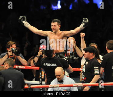 Wembley Stadium, London, UK. 31. Mai 2014. WBA und IBF Super-Mittelgewichts-Weltmeisterschaft Carl Froch gegen George Groves. Kittel feiert seinen k.o.-8. Runde Sieg Credit: Action Plus Sport/Alamy Live News Stockfoto