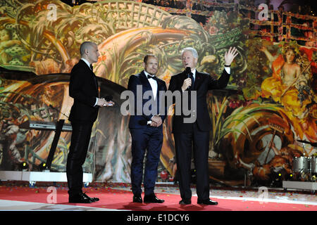 Wien, Österreich. 31. Mai 2014. Former U.S. President Bill Clinton (R) besucht die Eröffnungsfeier des 2014 Life Ball am Wiener Rathausplatz, Österreich, am 31. Mai 2014. Der jährliche Life Ball, der größten AIDS-Charity-Event in Europa ist, wurde hier Samstag statt. Bildnachweis: Qian Yi/Xinhua/Alamy Live-Nachrichten Stockfoto