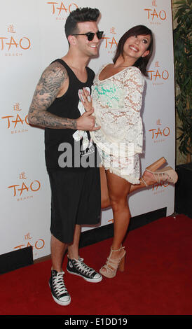 Las Vegas, Nevada, USA. 31. Mai 2014. Professionelle Tänzer Mark Ballas und Cheryl Burke feiern Cheryl Burke Geburtstag im TAO Beach am 31. Mai 2014 im Venetian in Las Vegas, Nevada. Bildnachweis: Marcel Thomas/ZUMAPRESS.com/Alamy Live-Nachrichten Stockfoto