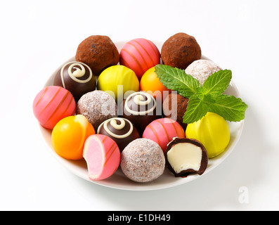 Gemischte Pralinen und Fruchtpralinen ganache Stockfoto