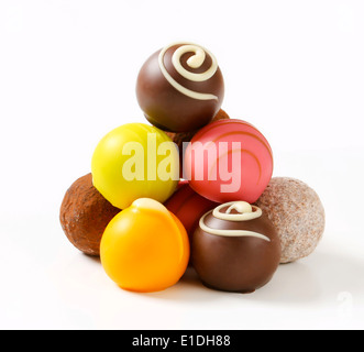 Gemischte Pralinen und Fruchtpralinen ganache Stockfoto