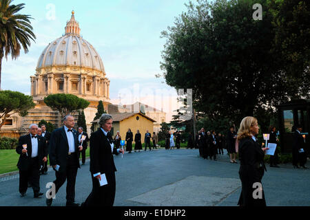 Vatikan-Stadt. 31. Mai 2014. Papst Francis - Feier für die Jungfrau Maria für das Ende des Monats Mai im Vatikan, die Vatikanischen Gärten, Lourdes-Grotte Credit: wirklich Easy Star/Alamy Live News Stockfoto