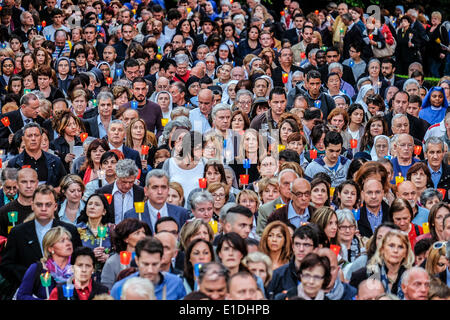 Vatikan-Stadt. 31. Mai 2014. Papst Francis - Feier für die Jungfrau Maria für das Ende des Monats Mai im Vatikan, die Vatikanischen Gärten, Lourdes-Grotte Credit: wirklich Easy Star/Alamy Live News Stockfoto