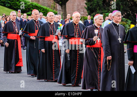 Vatikan-Stadt. 31. Mai 2014. Papst Francis - Feier für die Jungfrau Maria für das Ende des Monats Mai im Vatikan, die Vatikanischen Gärten, Lourdes-Grotte Credit: wirklich Easy Star/Alamy Live News Stockfoto