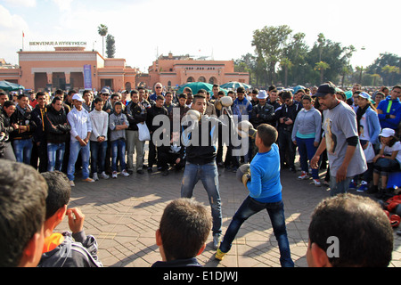 Zwei jungen Feld auf dem Djemaa el Fna Platz in Marrakesch, Marokko Stockfoto