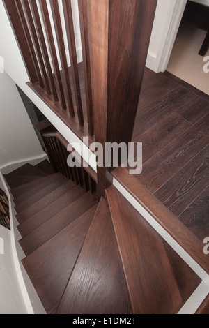 Halle und Treppe in modernes Haus, London, UK Stockfoto