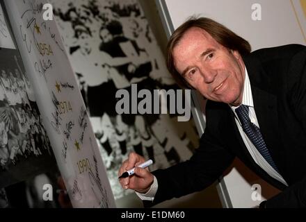 Düsseldorf, Deutschland. 31. Mai 2014. HANDOUT - Guenter Netzer stellt während der deutschen Fußball-Bundes (DFB) Wolrd Champions Party im Intercontinental Hotel am 31. Mai 2014 in Düsseldorf. Foto: Thorsten Wagner/Dpa/Alamy Live News Stockfoto