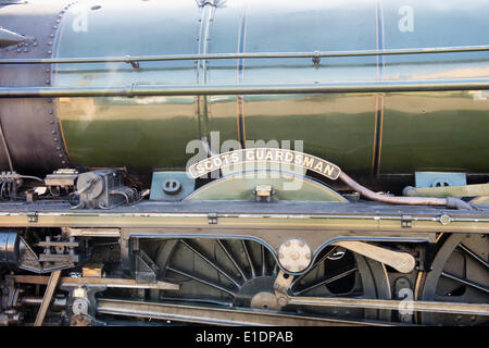 Dereham, UK. 1. Juni 2014. LMS Jubilee Klasse 6 P 4-6-0 keine 45699 Galatea LMS Roel Scot Klasse 7P 4-6-0 keine 46115 Scots Gardist LMS Klasse 8F 2-8-0 keine 48151 besuchen Norfolk für die Dampf-Gala vom 30. Mai 2014. zu 1. Juni 2014 zieht viele Besucher aller Altersgruppen. Bildnachweis: Major Gilbert/Alamy Live-Nachrichten Stockfoto