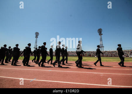 Nairobi, Kenia. 1. Juni 2014. Kenias St.John Ambulance Personal Match vorbei an den Präsidenten Diars, während das Land 51 Independence Day Cerebrations, im Nyayo National Stadium in der kenianischen Hauptstadt Nairobi am 1. Juni 2014, 1. Juni ist eine jährliche Gehirntätigkeit, die Freiheit des Landes von den britischen Kolonisten im Jahre 1963 zu markieren, die Cerebrations kommt zu einem Zeitpunkt hat Kenia Wirtschafts- und Unsicherheit Herausforderungen.  Bildnachweis: Tom Maruko/PACIFIC PRESS/Alamy Live-Nachrichten Stockfoto